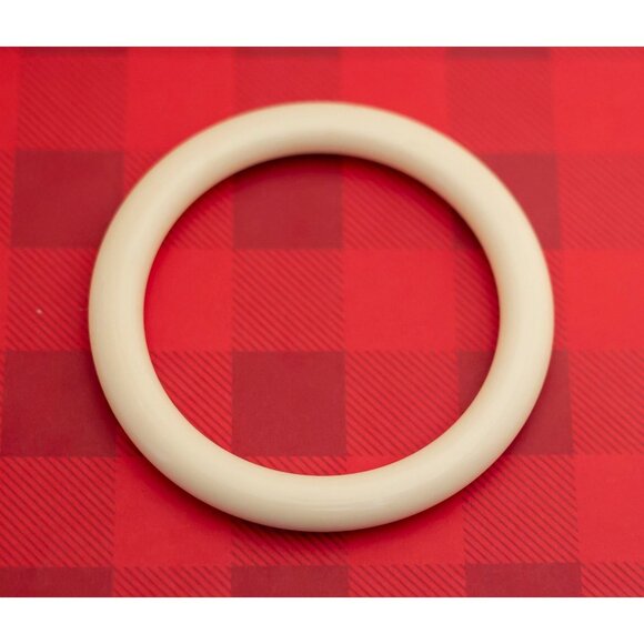 Vintage Boho Beige Bangle Bracelet by Avon 8 Inches - O14 - Picture 1 of 3